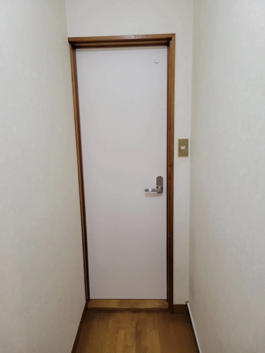 川崎市内の川崎大師近くにあるお宅様にて行っていたトイレの扉および扉製作交換故事の進捗です