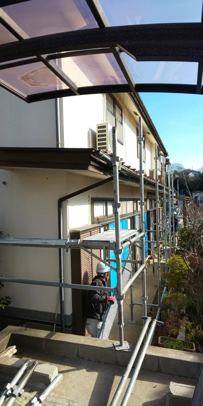 少し肌寒いのですが保土ヶ谷区にて足場組工事です。　横浜市の外壁塗装