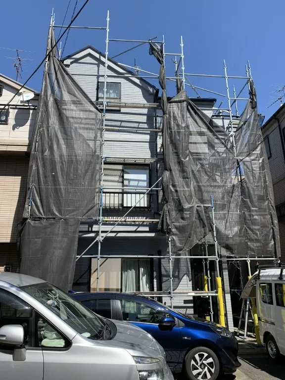 川崎市の外壁塗装工事は足場の解体工程へ