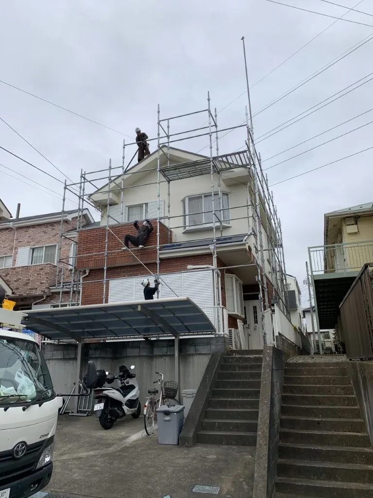藤沢市大庭でフッ素塗料による屋根塗装工事です❗