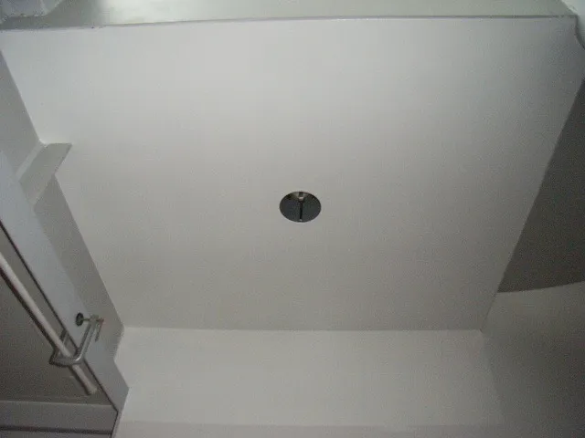 ケイカル板を使用して室内天井の補修を行った内装工事例