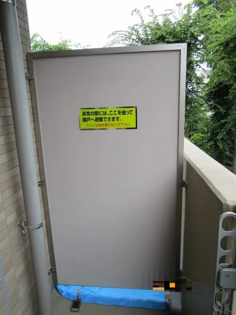 横浜市鶴見区のSホームにて隔て板（パーティションボード）交換工事