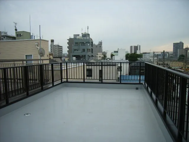 横浜市神奈川区にあるA様邸でウレタン防水による屋上防水工事