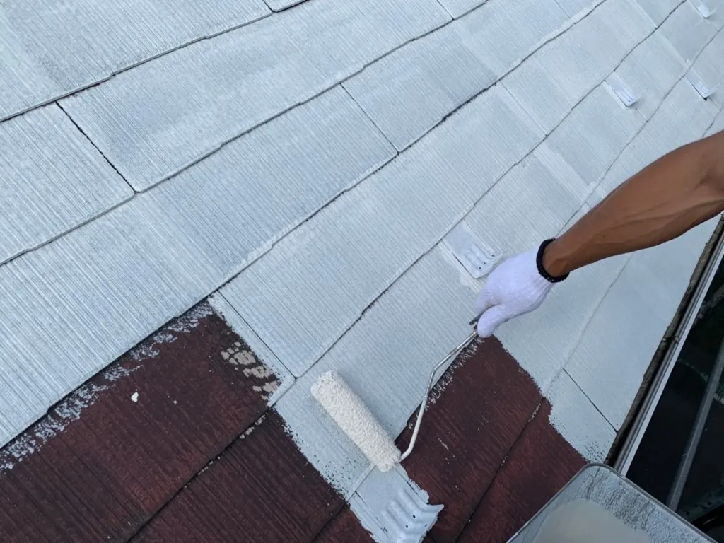 横浜市神奈川区のY様邸で屋根の下塗り工事！