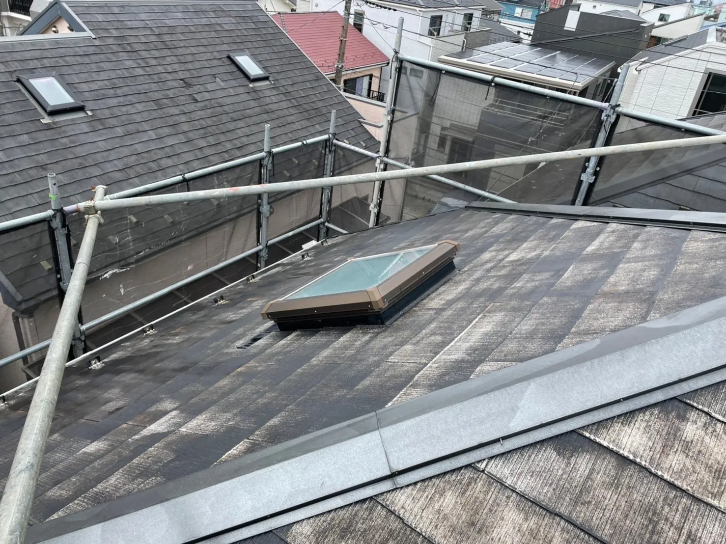 屋根の棟押え板金の釘打ち