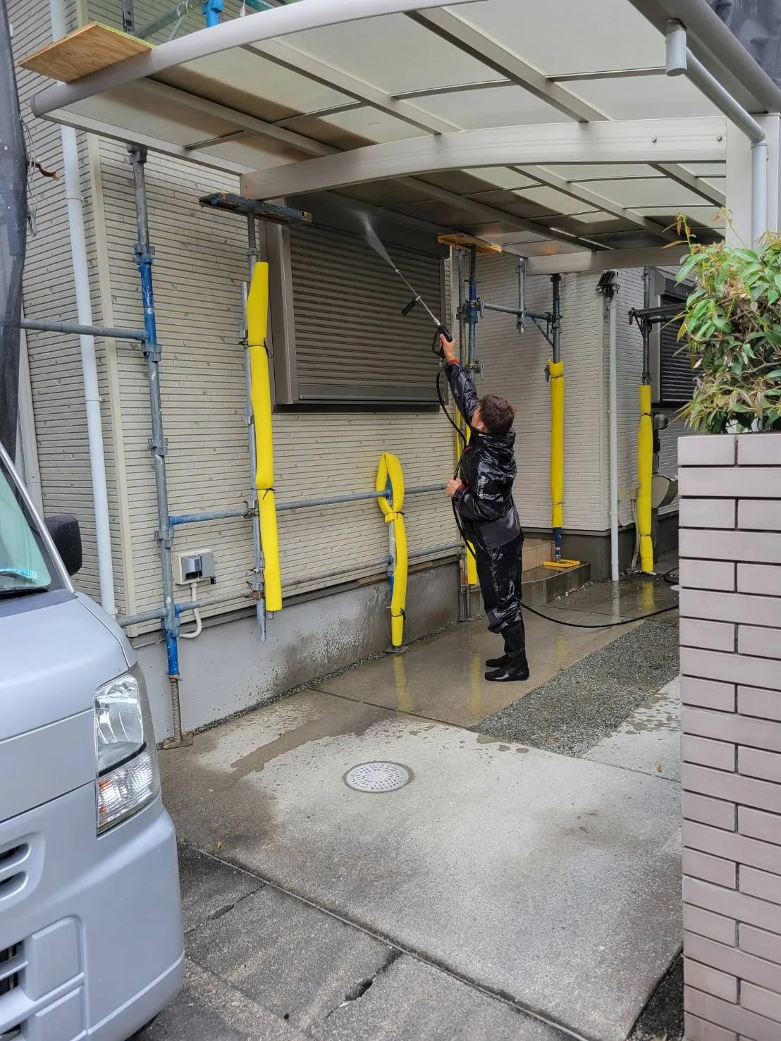 大和市南林間のT様邸にて外壁および屋根塗装工事前の高圧洗浄工事を行いました！