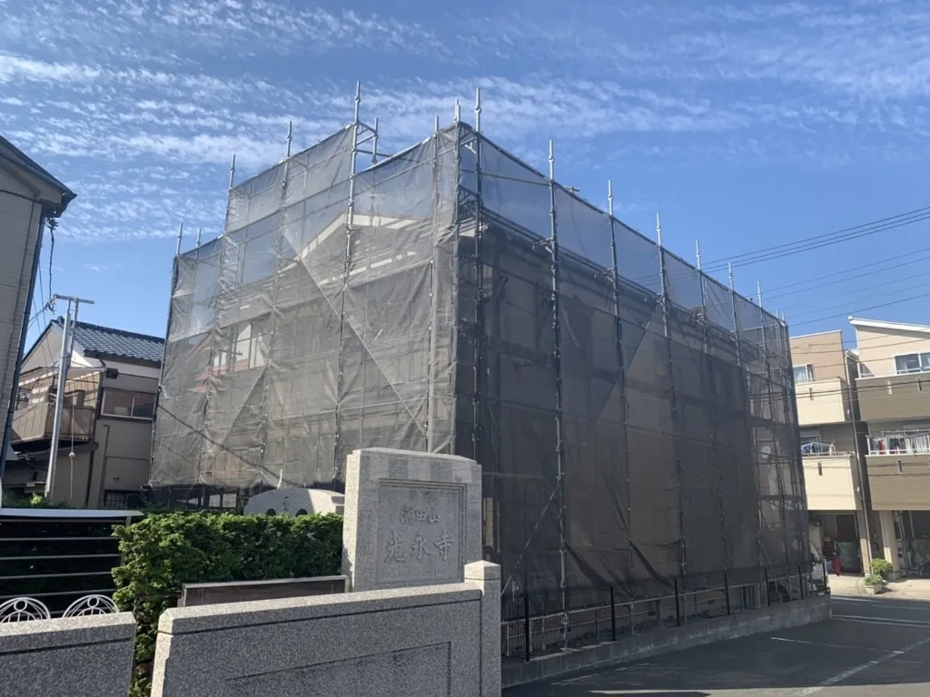 横浜市鶴見区汐入町のT様邸の外壁塗装工事が始まりました！