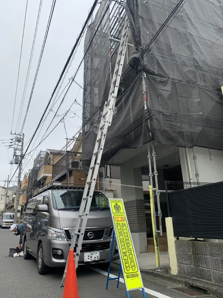 横浜市神奈川区にあるO様邸の改修工事で板金工事を行ってます！