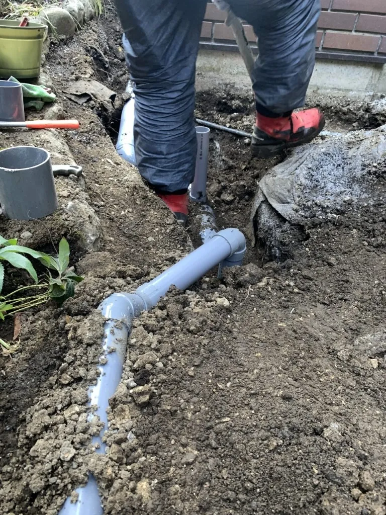 鎌倉市の外構工事で排水管の接続ができました！