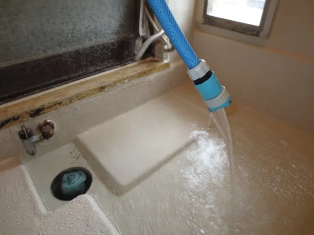 相模原市南区にあるS団地にて在来工法の浴室に漏水補修工事した事例です