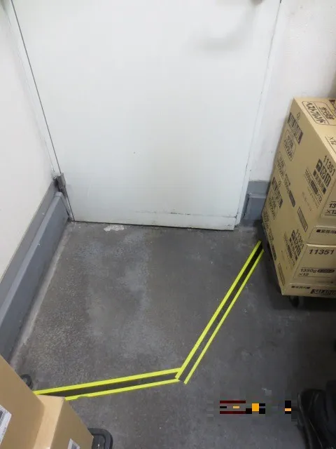 藤沢市にあるハーベスト工場内で床の色分け塗装工事　