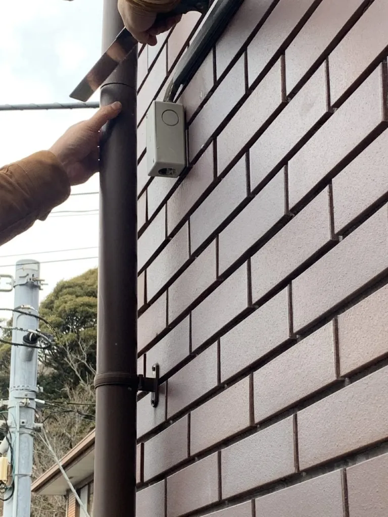 鎌倉市の外構工事で雨桶の位置を移動しました