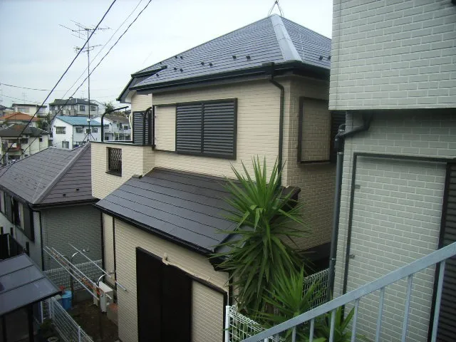 横浜市神奈川区にあるK様邸の外壁および屋根塗装工事です！