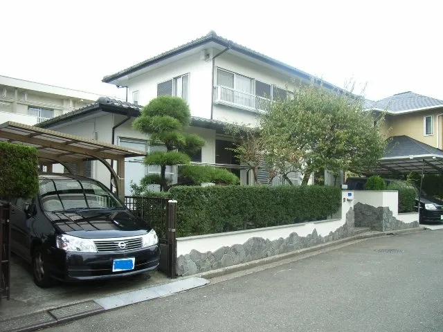 横浜市港南区にあるF様邸で外壁塗装と屋根塗装工事！