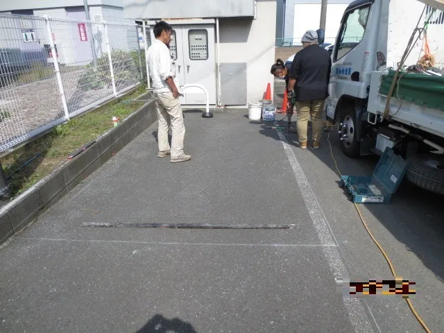 藤沢市菖蒲沢にあるAマルシェ工場敷地内外部のトイレ設置用台座作成工事