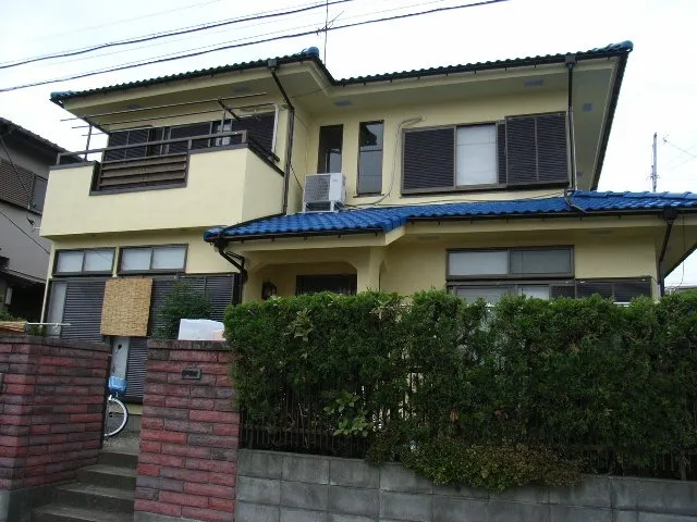 横浜市神奈川区のO様邸にて遮熱塗料を使用した外壁塗装及び屋根塗装工事です