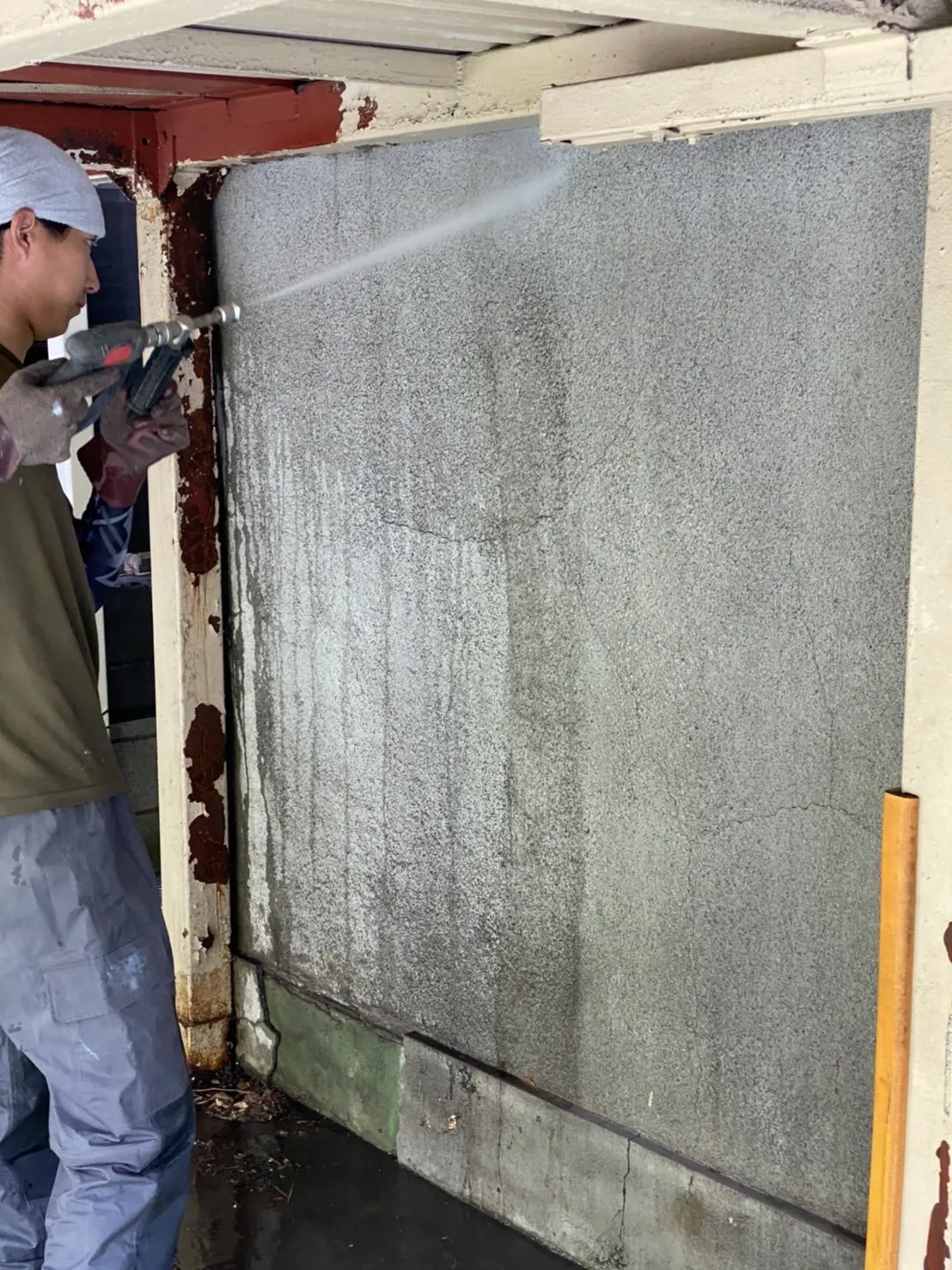 川崎市川崎区東門前で外壁塗装工事前の高圧洗浄を行いました