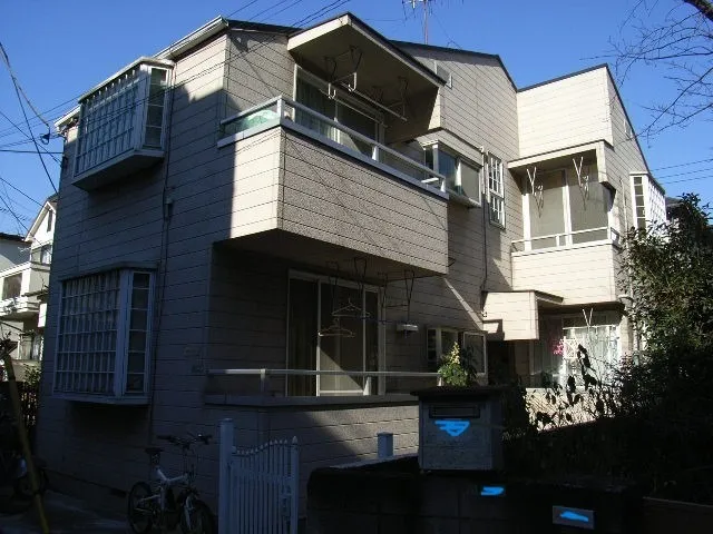 東京都世田谷区内にあるツーバイフォー住宅（アパート）に施工させて頂いた外壁塗装工事