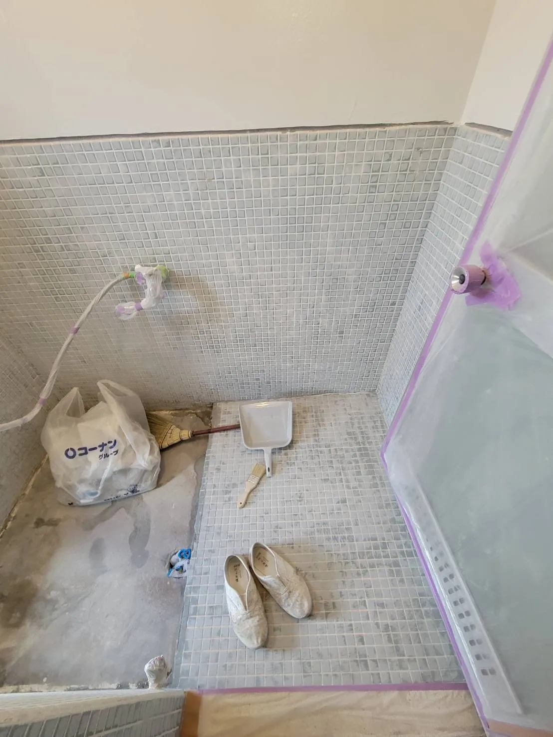 横浜市旭区にあるマンションにて浴室の漏水補修工事が始まりました！
