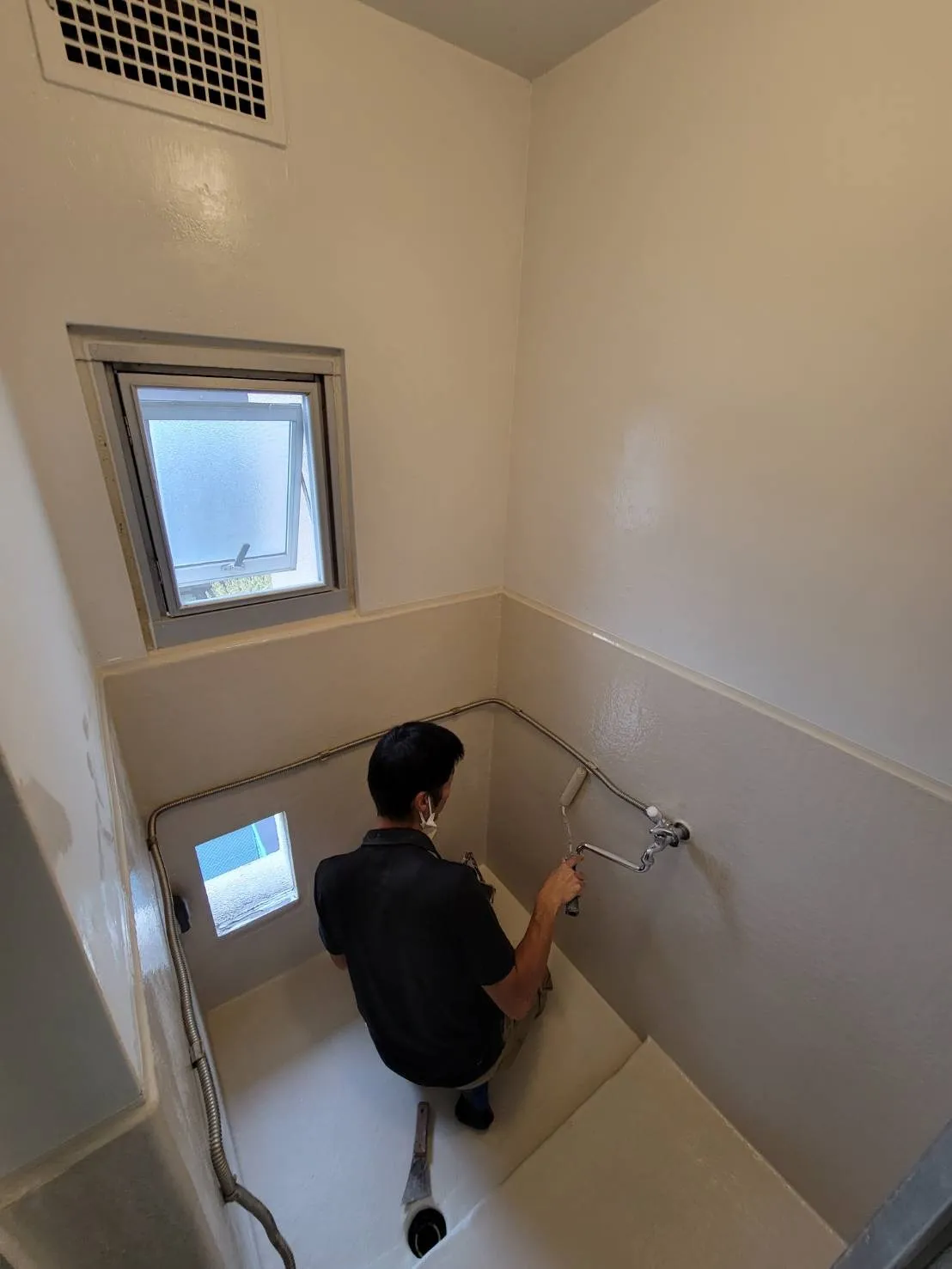 横浜市旭区にあるマンションで行っている浴室漏水補修工事の進捗です