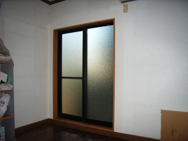 横浜市内にある戸建住宅の窓拡張リフォーム工事
