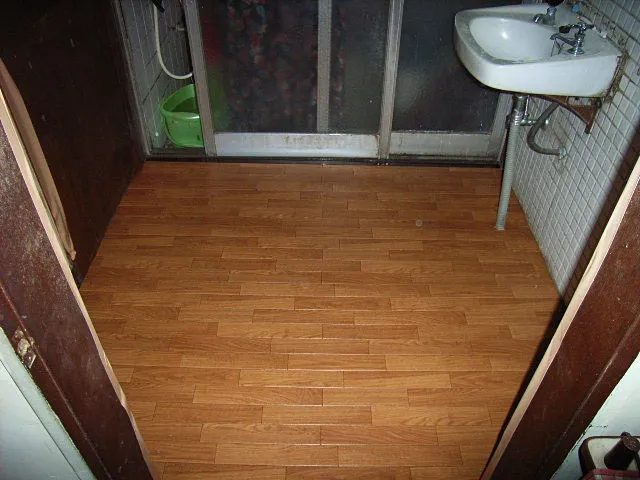 戸建住宅の洗面所兼脱衣所の床板補修リフォーム工事