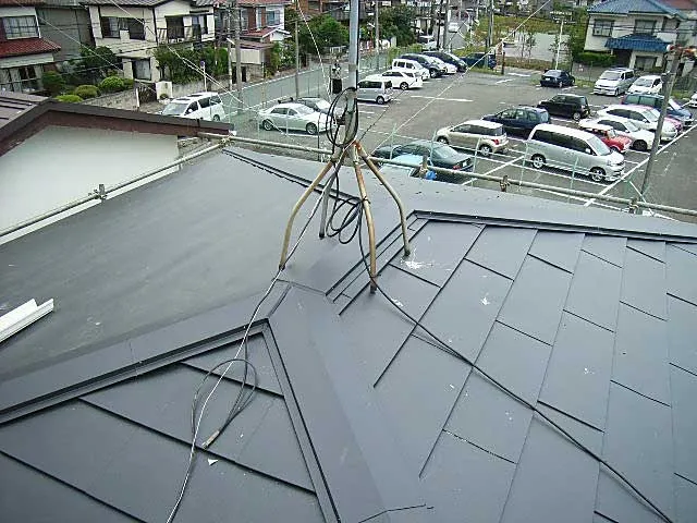 ダンネツトップを使用した屋根の葺き替え（カバー工法）工事